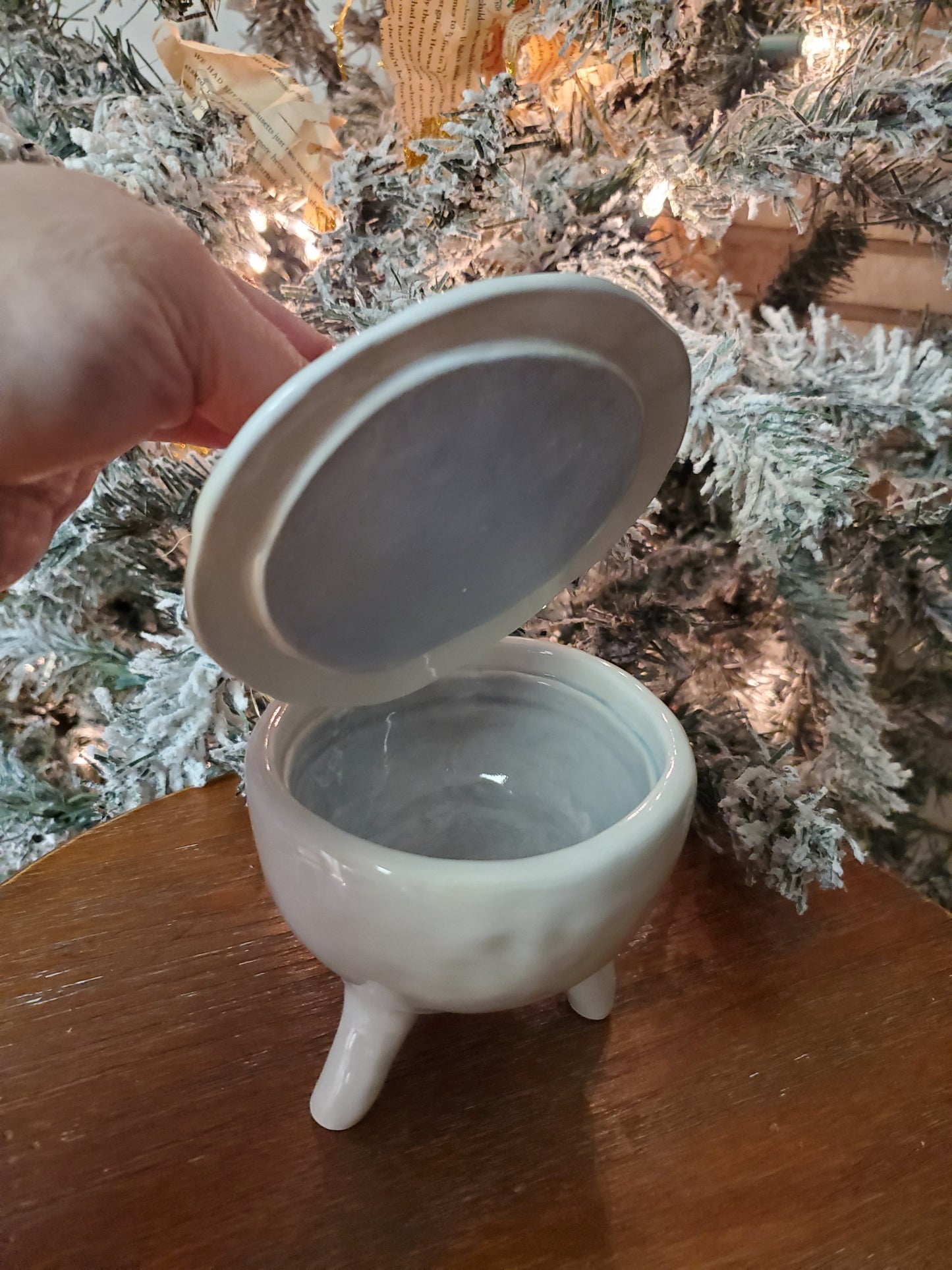Lil Snowy lidded trinket bowl