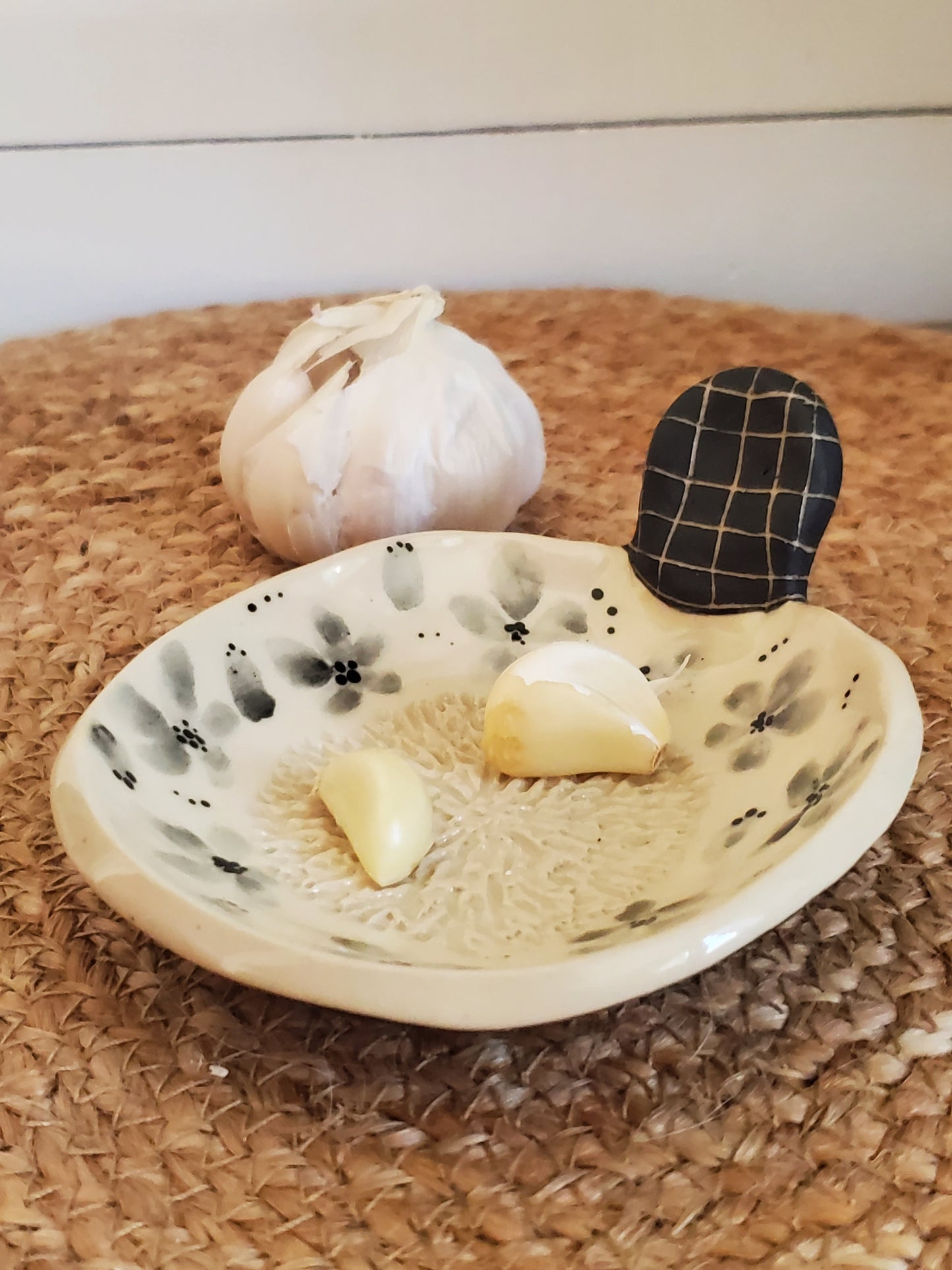 Garlic grater