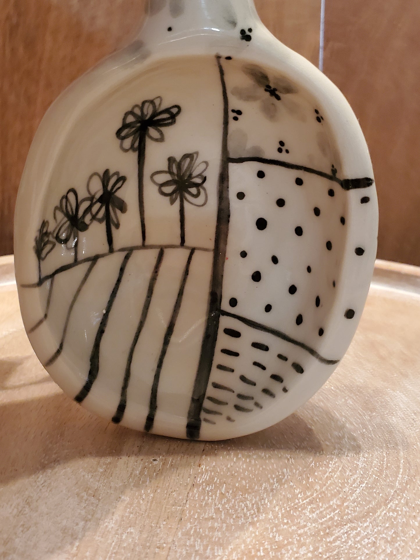 Black and white ceramic scoop / spoon