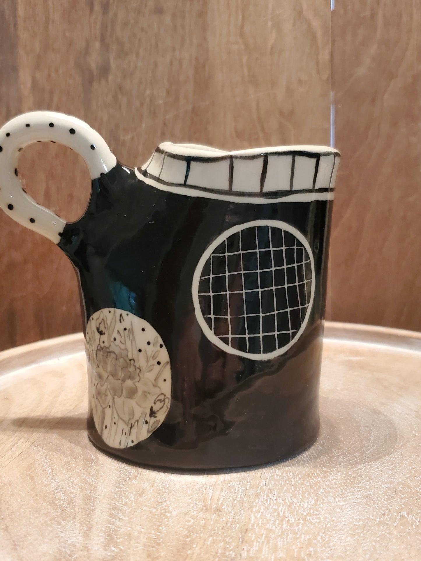 Black and white mini creamer