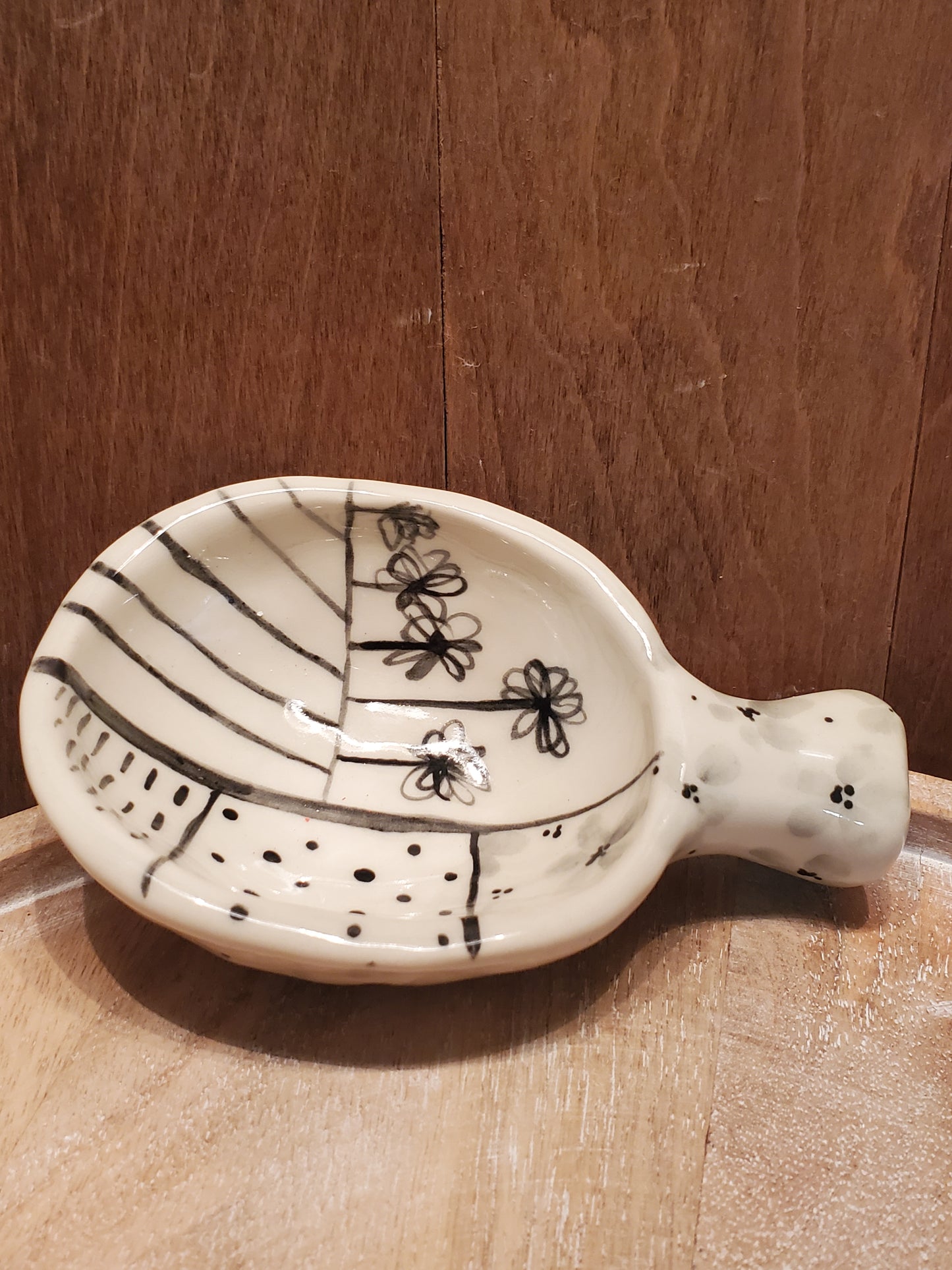 Black and white ceramic scoop / spoon