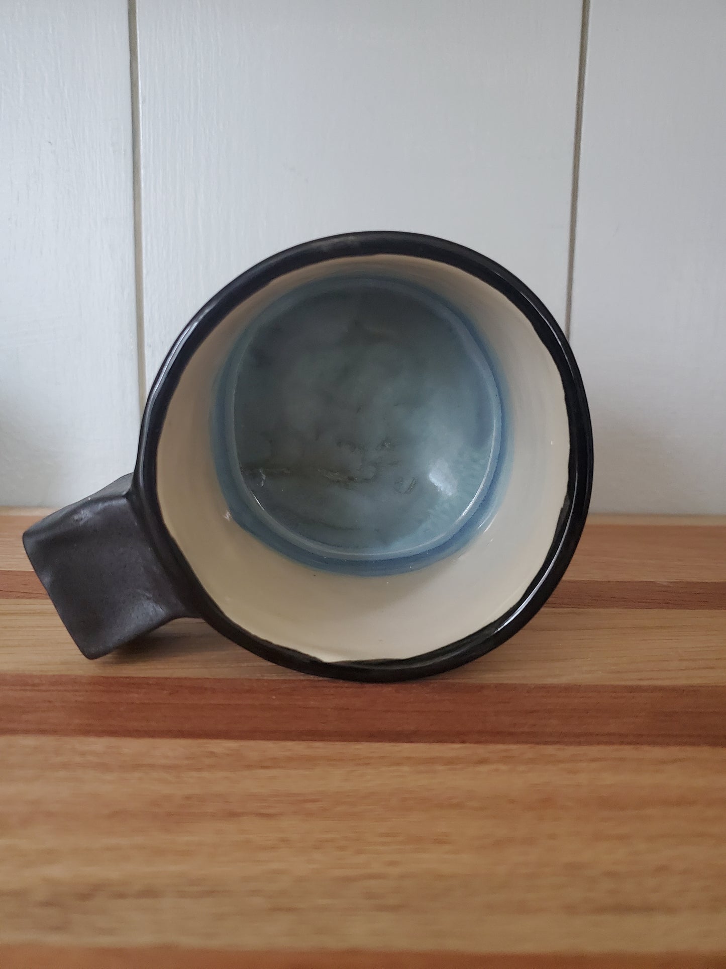 Black and white petal mug
