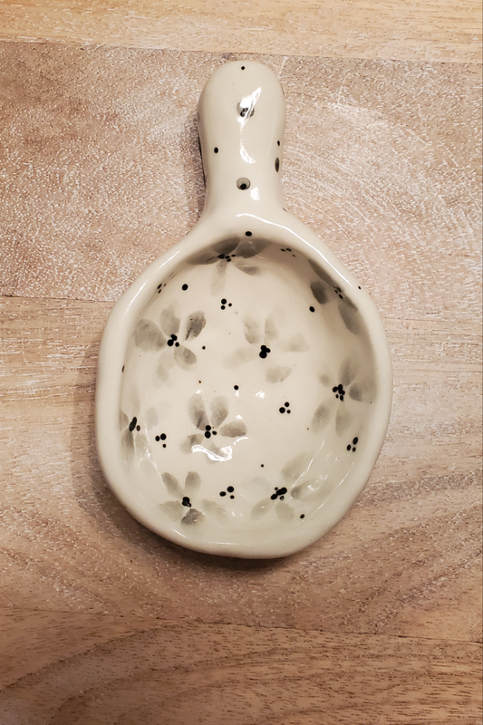 Black and white ceramic scoop / spoon