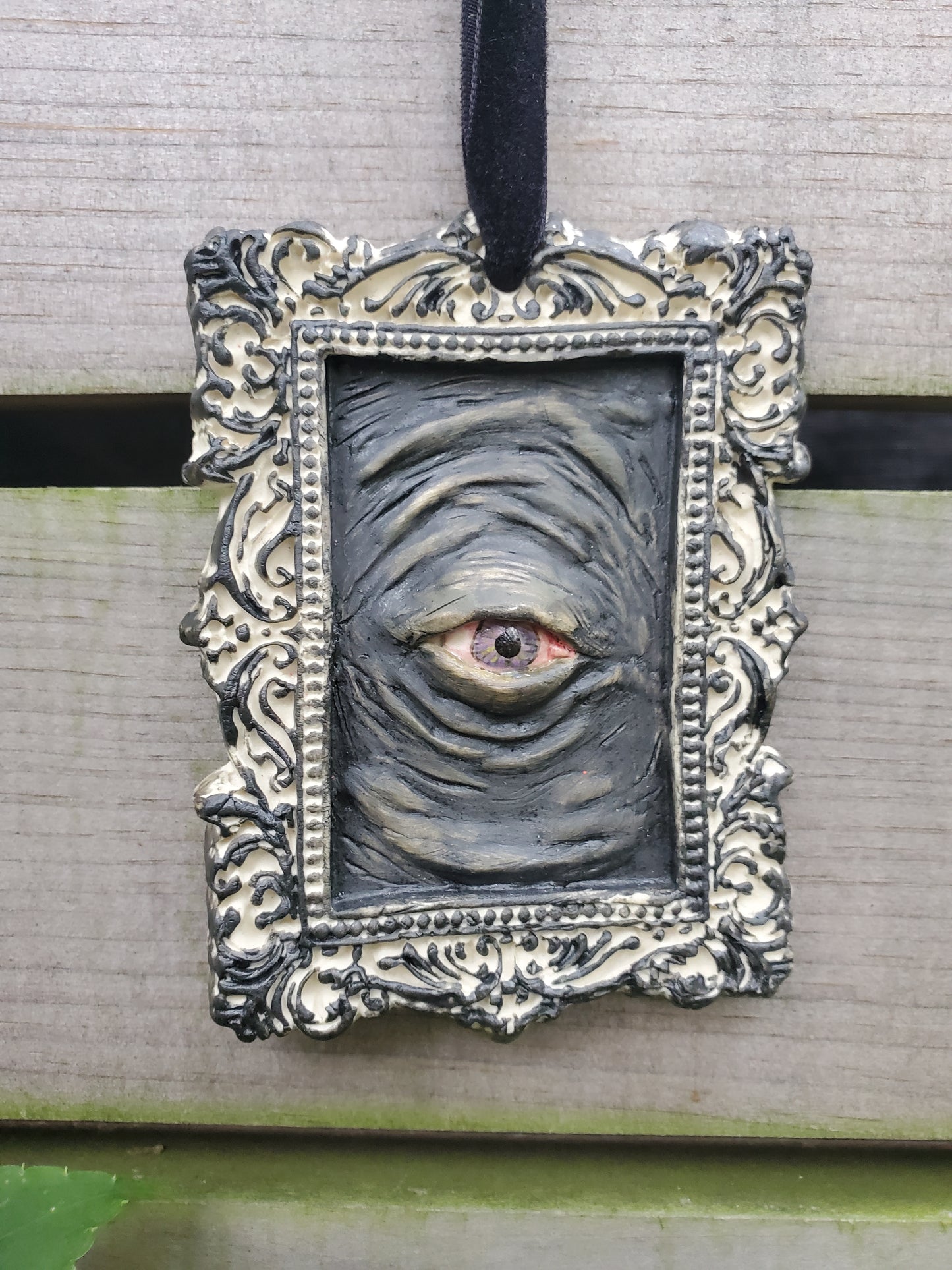 Framed Spooky Eye Halloween Ornament