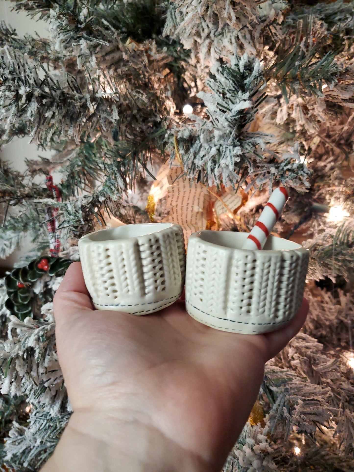 Sweater pattern salt and pepper cellar