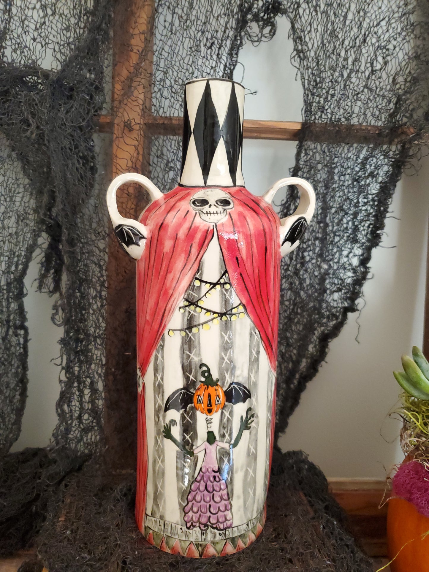 The Swee'der Circus Vase
