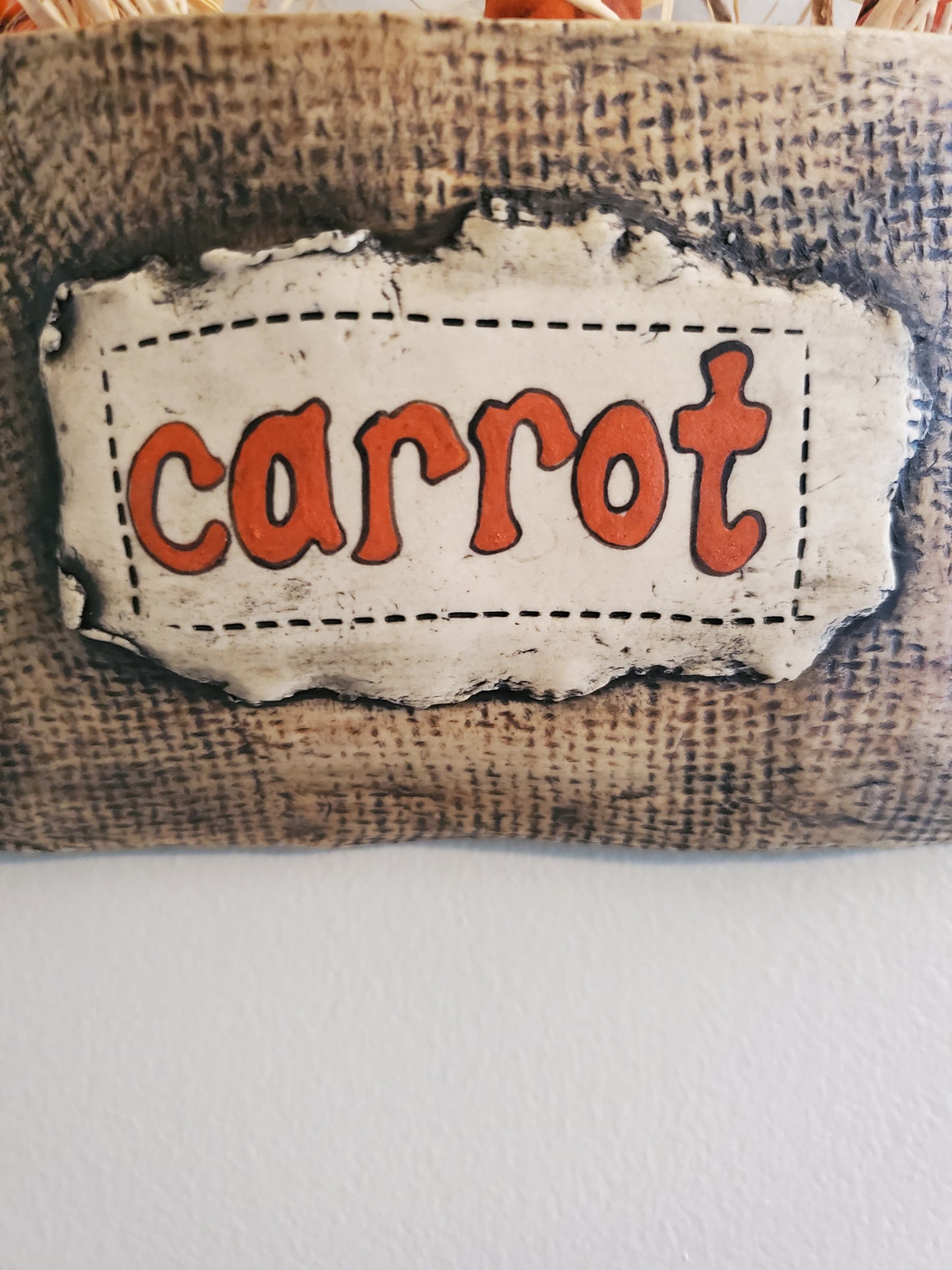Carrot wall pocket