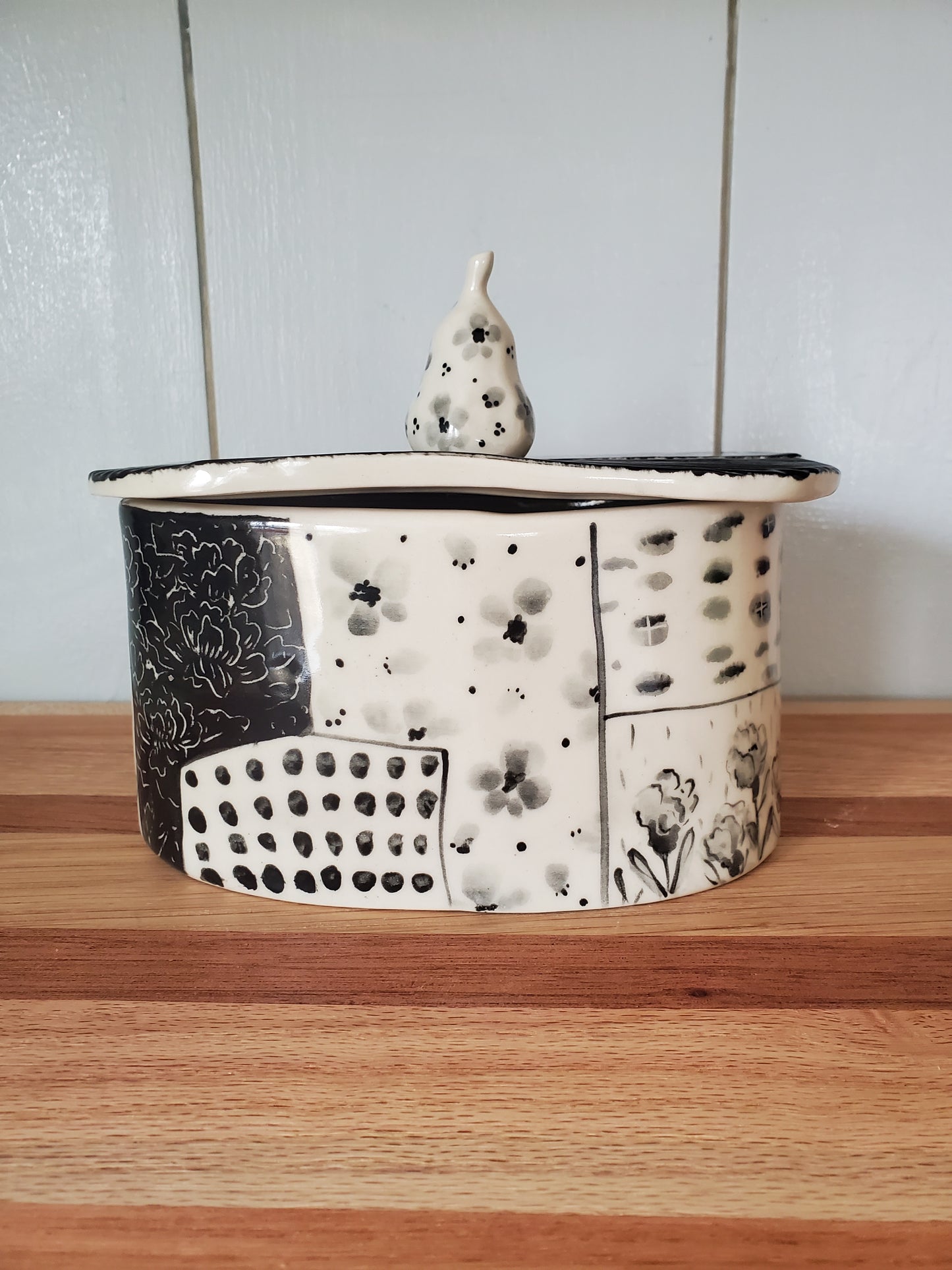 Ceramic jar / vase with warped lid