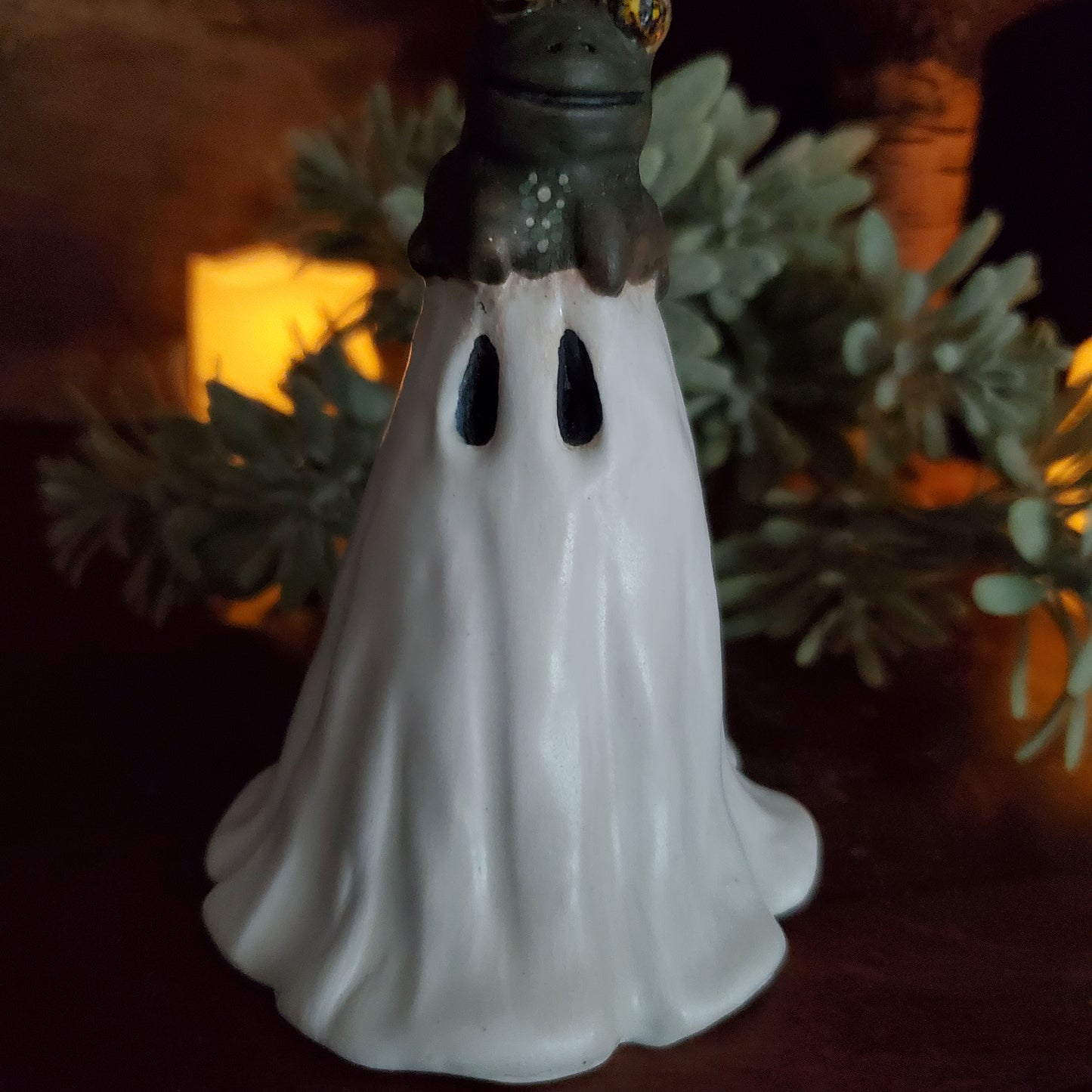 A ghost and his froggy