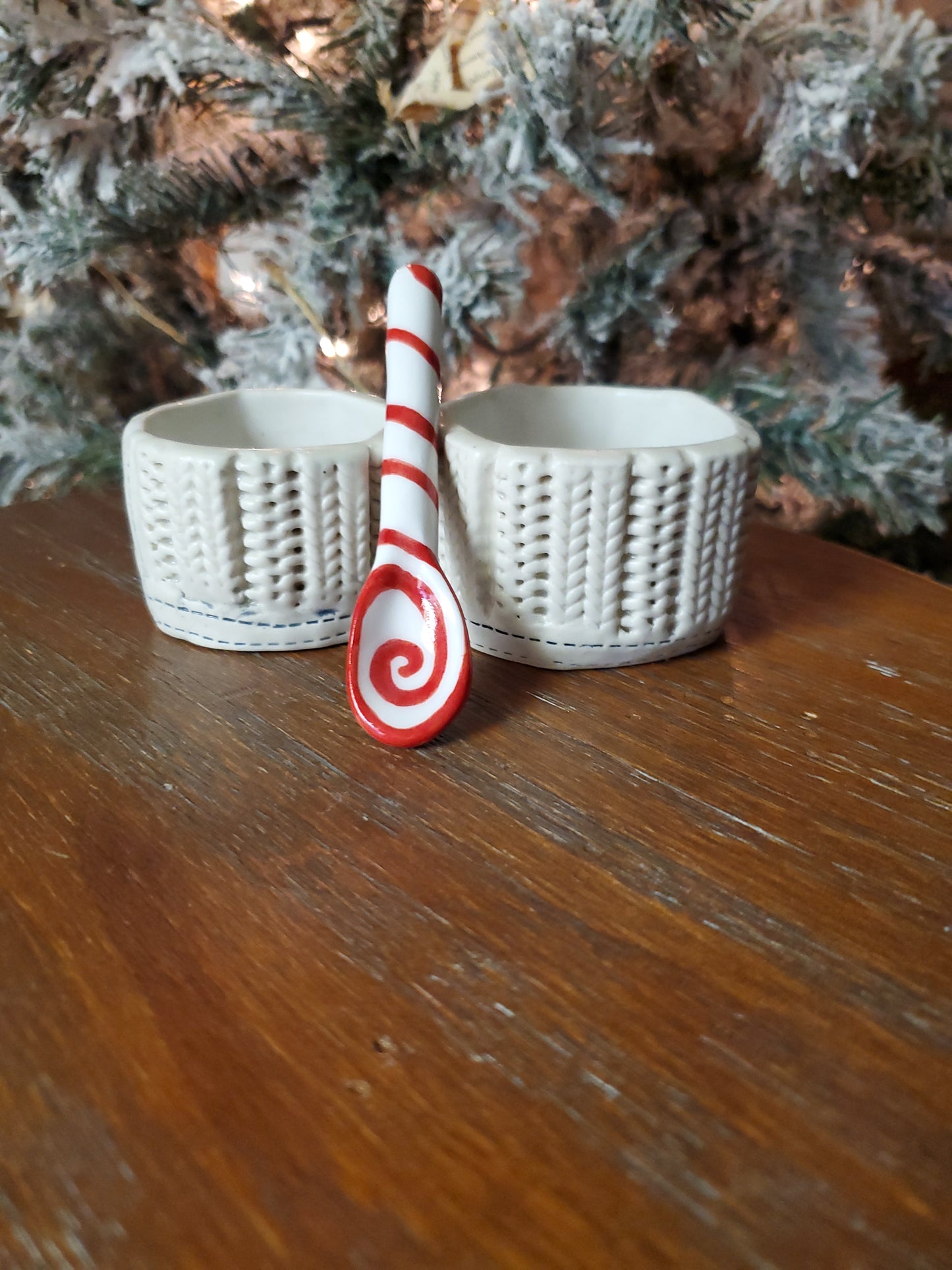 Sweater pattern salt and pepper cellar