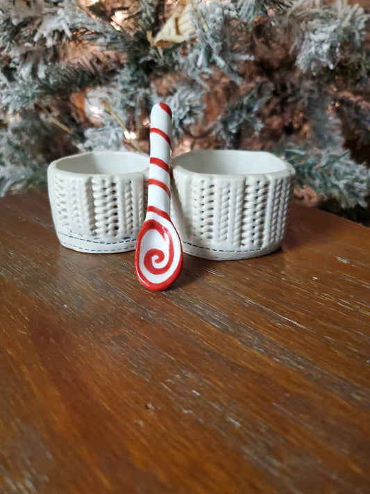 Sweater pattern salt and pepper cellar