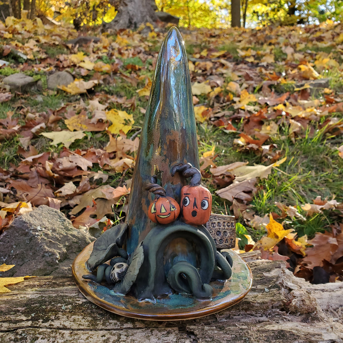 Autumn witch hat with jackolanterns