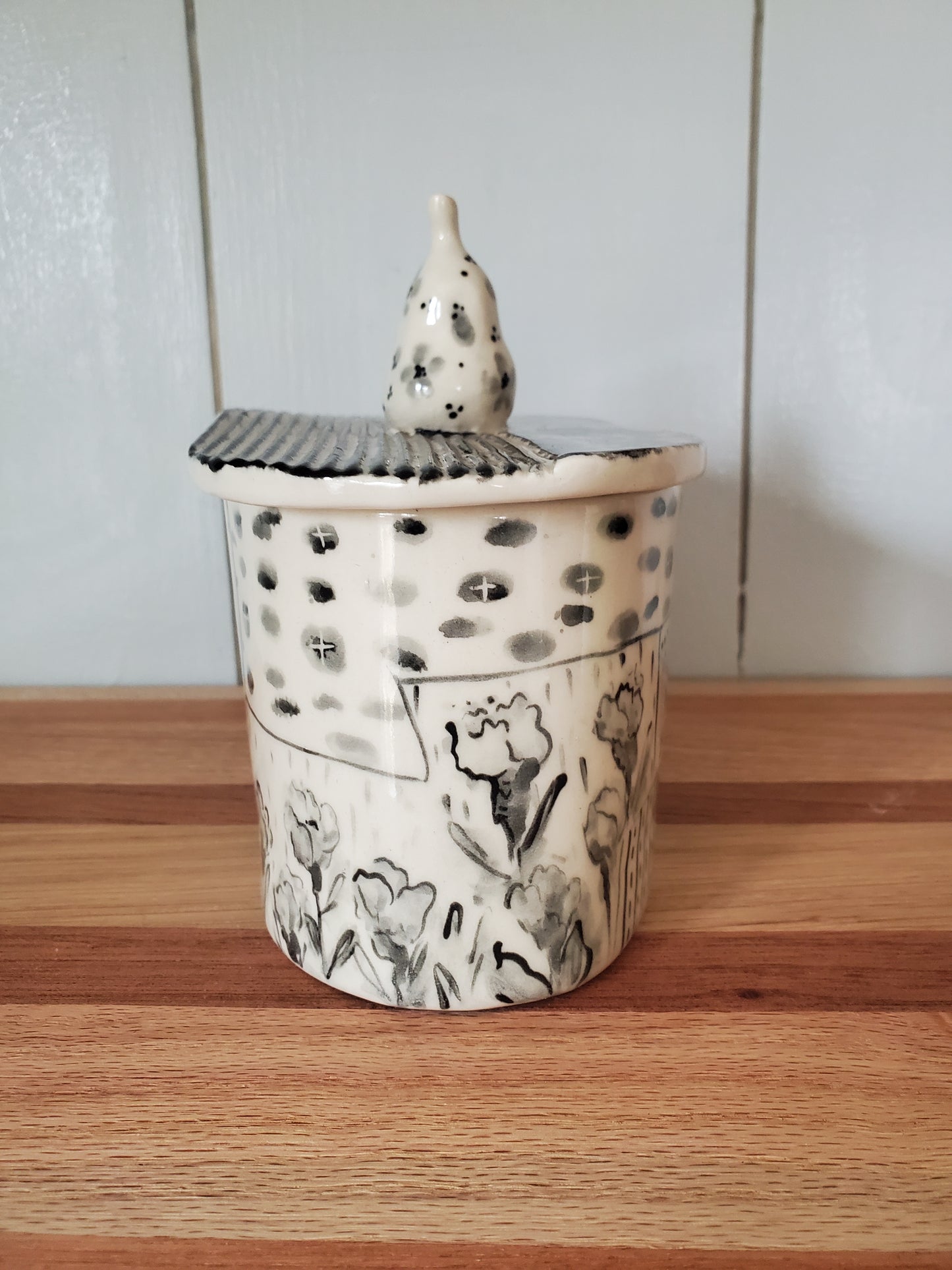 Ceramic jar / vase with warped lid