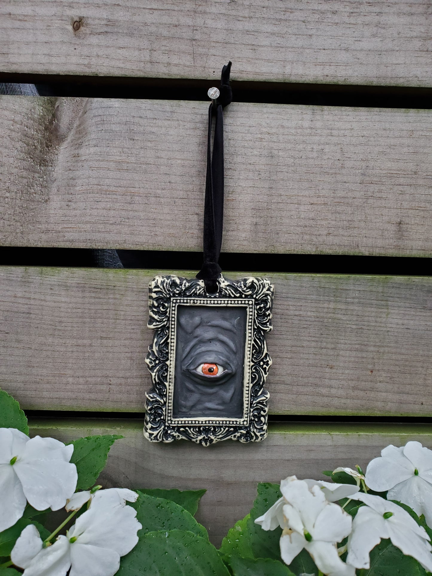 Framed Spooky Eye Halloween Ornament
