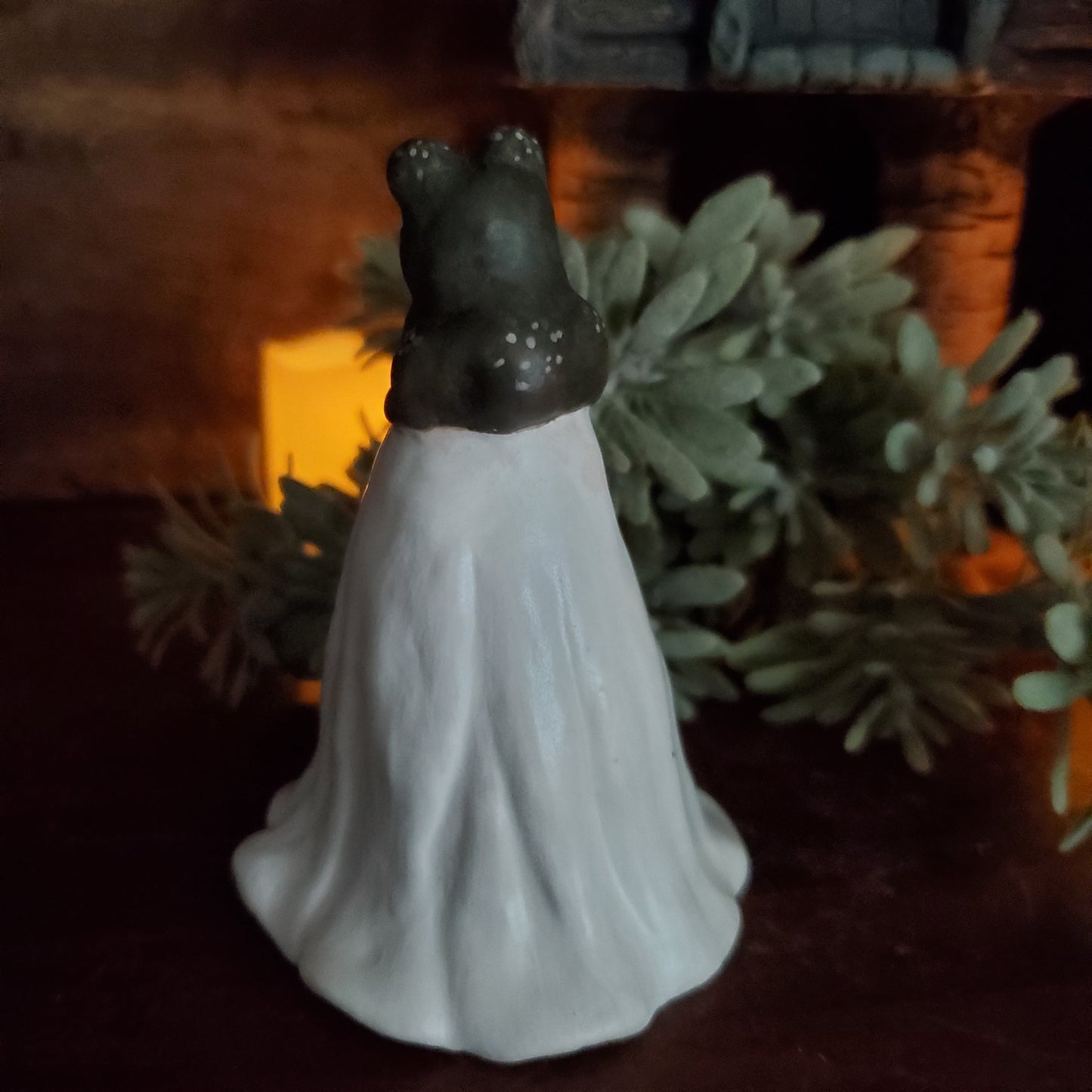 A ghost and his froggy