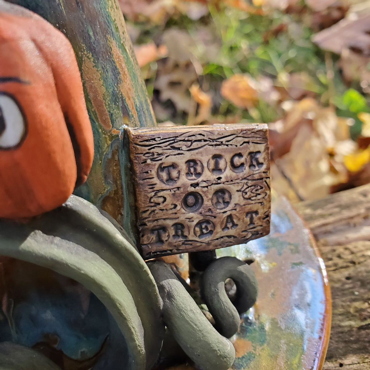 Autumn witch hat with jackolanterns