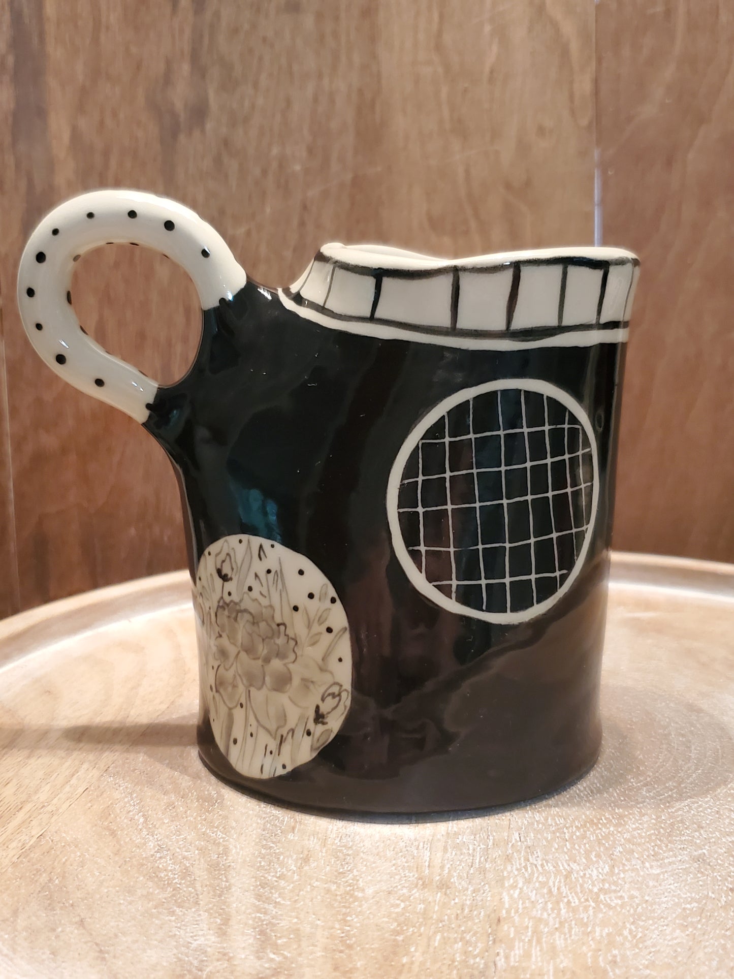 Black and white mini creamer