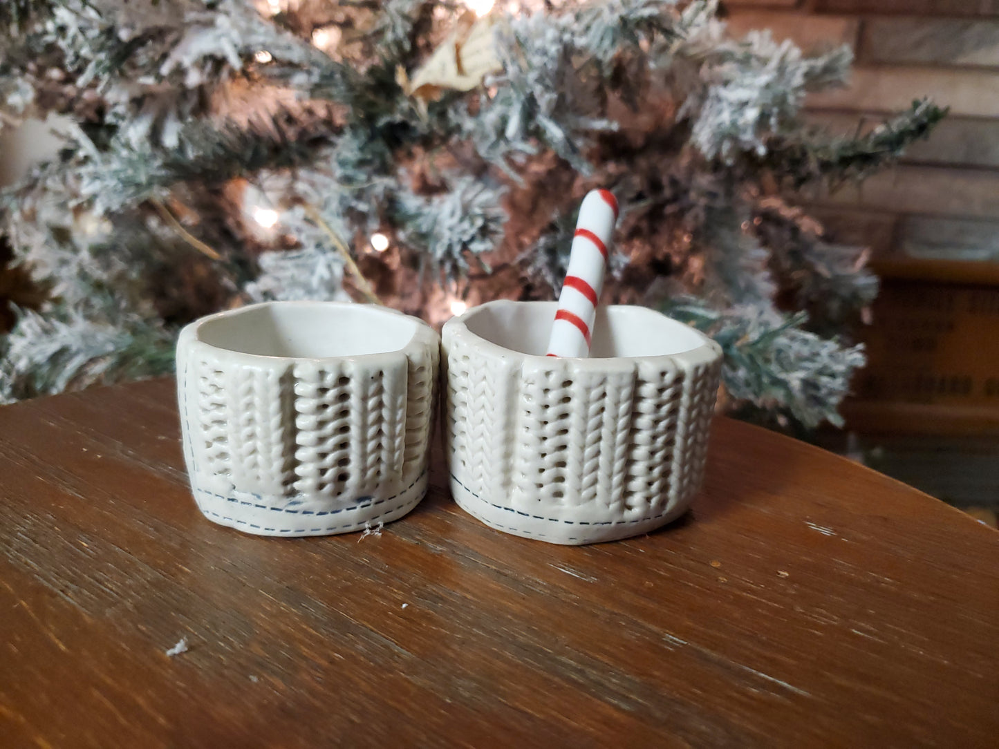 Sweater pattern salt and pepper cellar