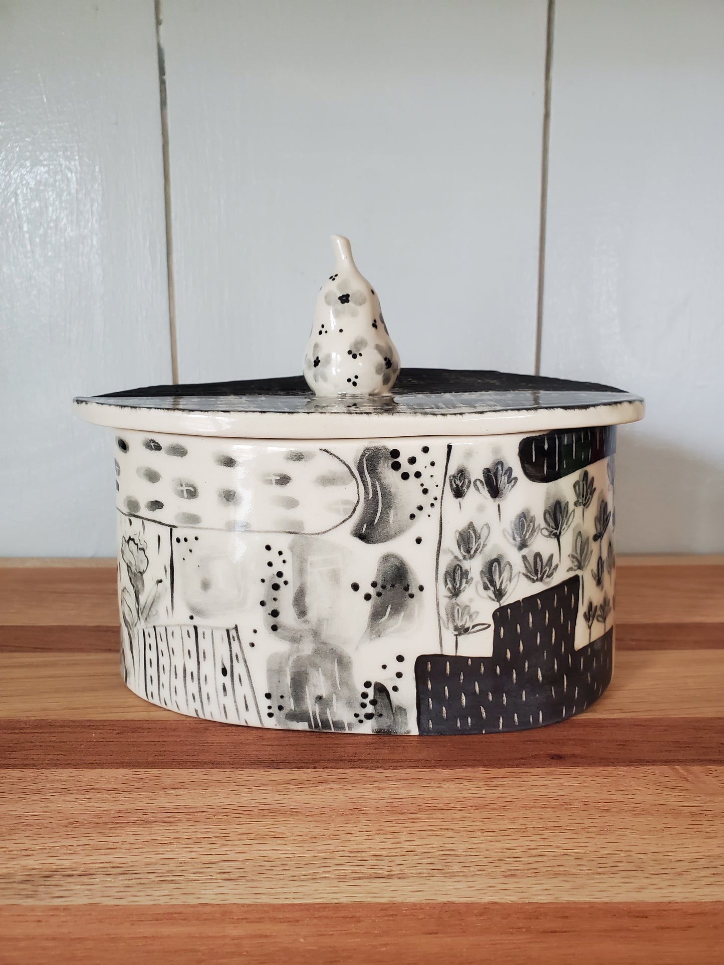 Ceramic jar / vase with warped lid