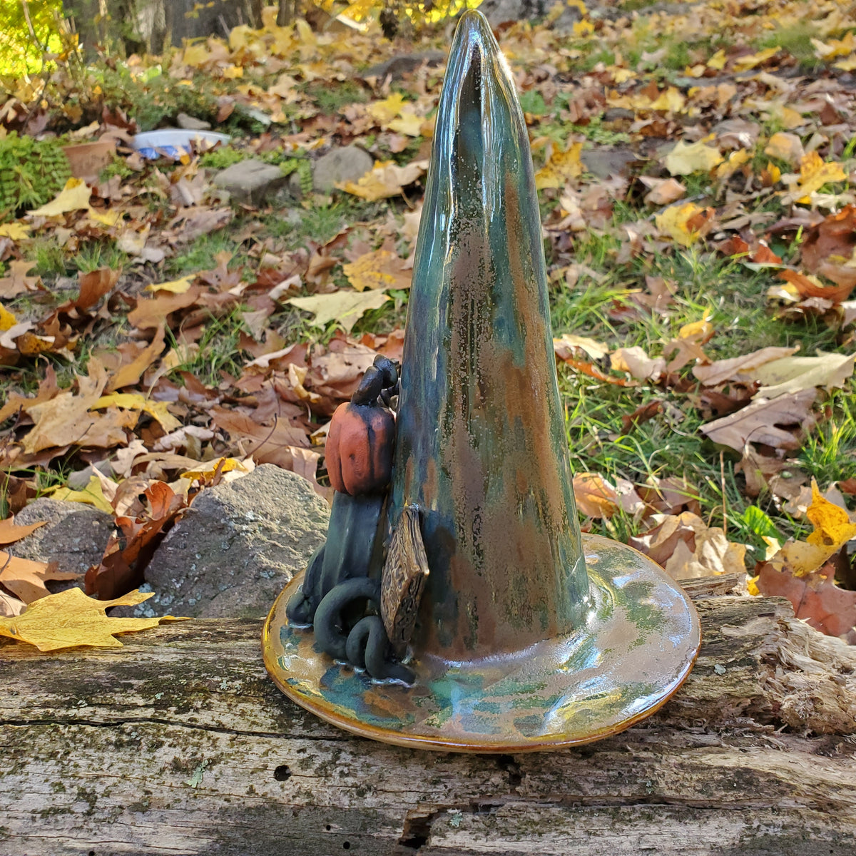 Autumn witch hat with jackolanterns