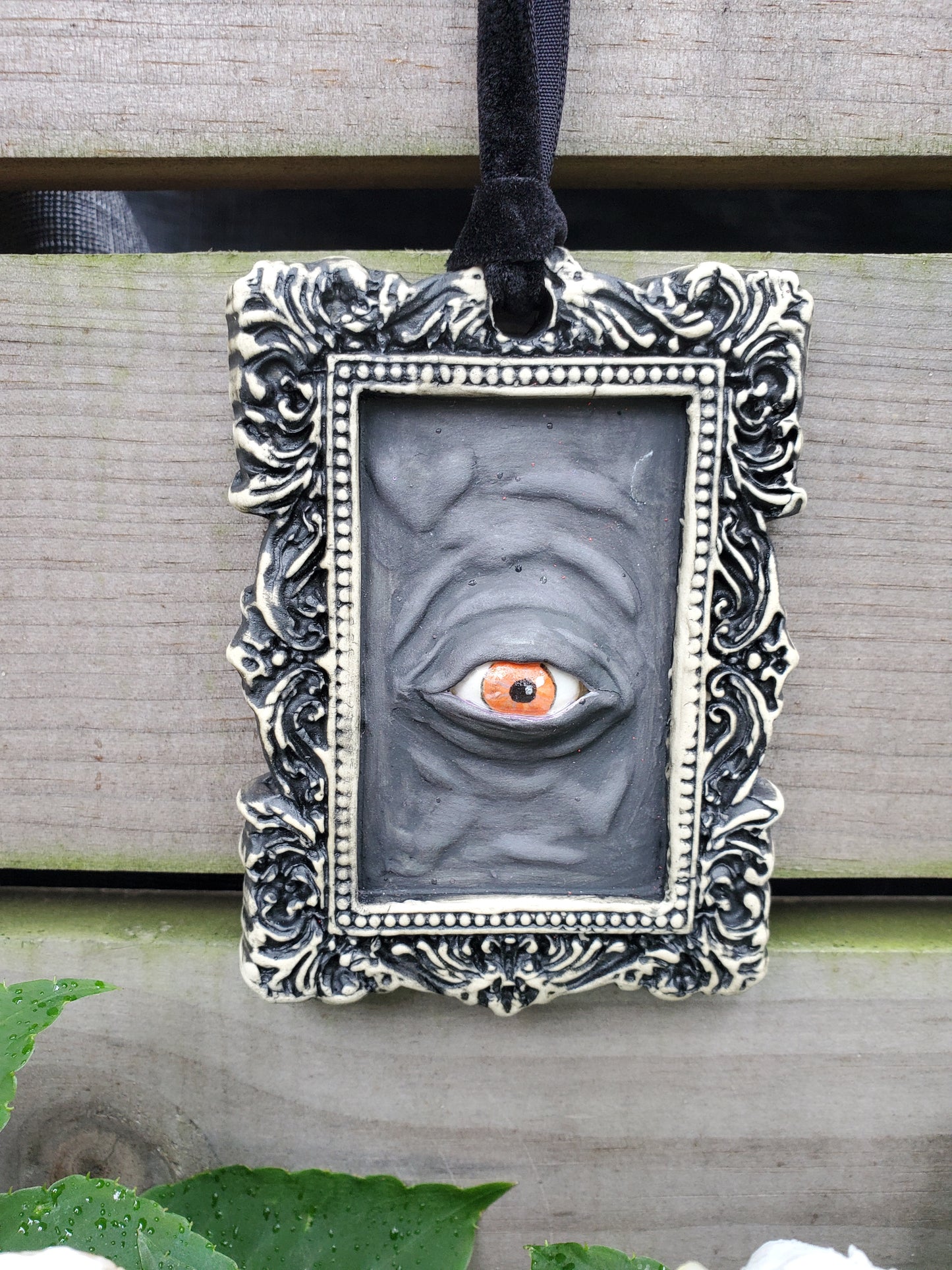 Framed Spooky Eye Halloween Ornament